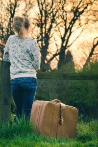 Bild Frau mit Koffer